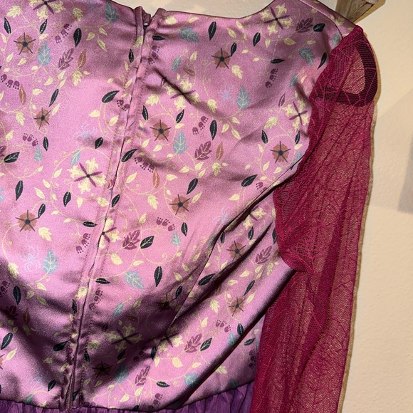 Her Universe Disney Hocus Pocus Sarah Peplum Long-Sleeve Top - Picture 5 of 8